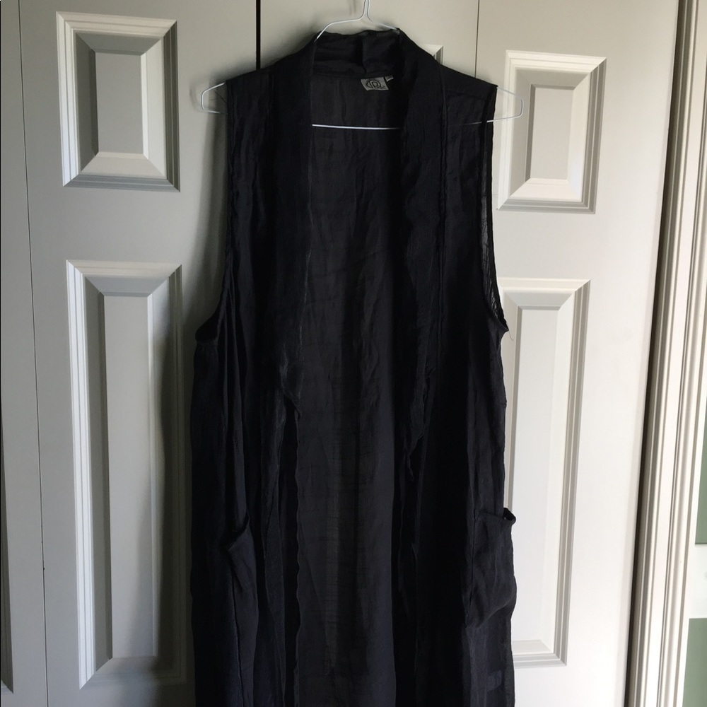 Flowy, long vest